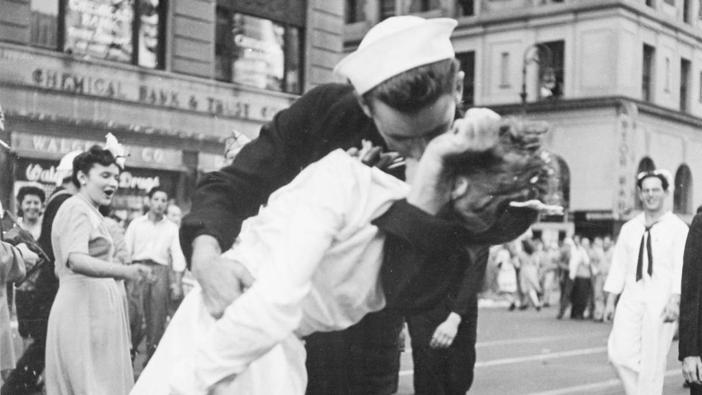 Muere el marinero del famoso beso en Times Square
